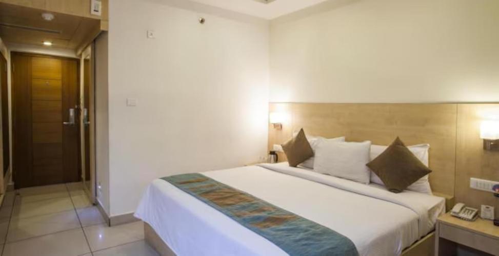 Hotel Southern Grand Vijayawada Bagian luar foto